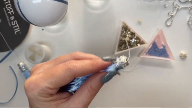 Украшаем кисточки бисером. Елочные игрушки своими руками. смотреть онлайн