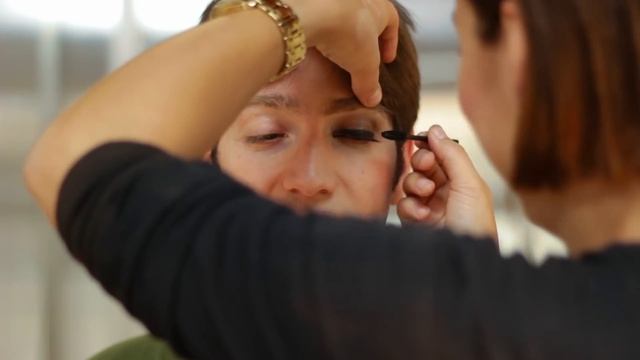 Men Try Women's Makeup For The First Time смотреть онлайн