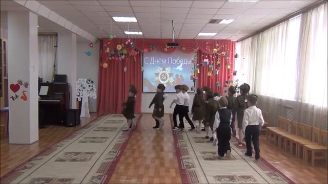 Строевая песня "Принимаю я парад" смотреть онлайн