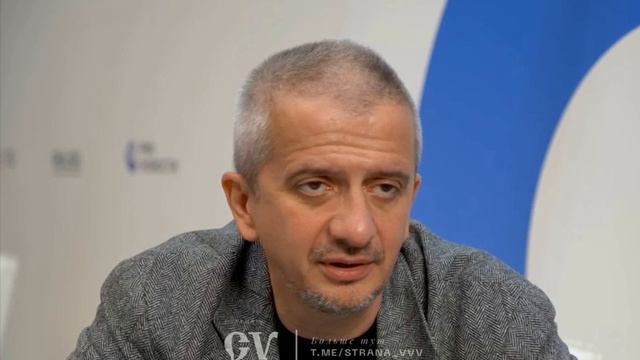 1Режиссер Константин Богомолов предложил разрешить вернуться уехавшим деятелям культуры и дать им во смотреть онлайн