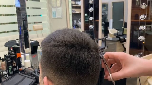 Как филировать волосы в мужской стрижке смотреть онлайн