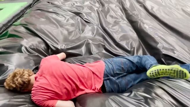 I Bought A Trampoline Park смотреть онлайн