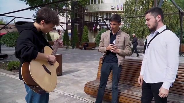 @AkStar  ГИТАРИСТ ПРИТВОРИЛСЯ НОВИЧКОМ в Чечне