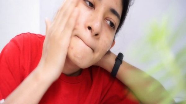 Are Neutrogena Hydro Boost Gel and Himalaya Oil-Free Radiance Gel comparable ?