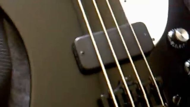 Gibson Thunderbird Short scale bass смотреть онлайн