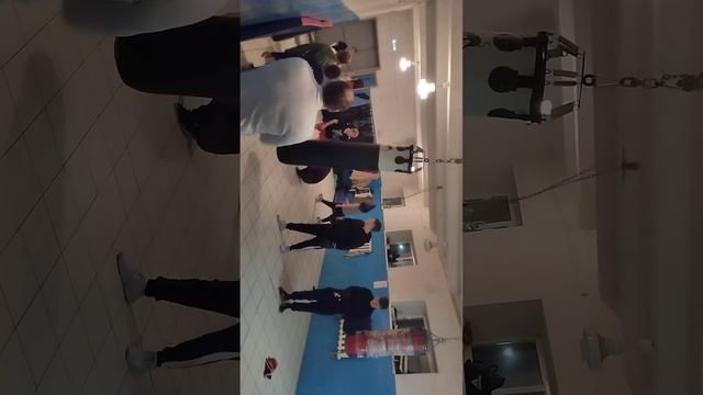 разминка кого догнал, тот получает в нос. смотреть онлайн