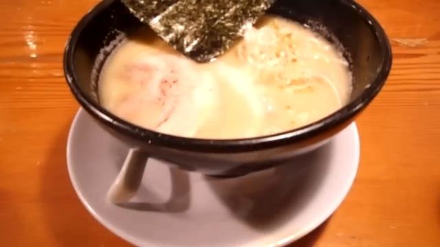 Идём есть вкусный японский тонкоцу рамен