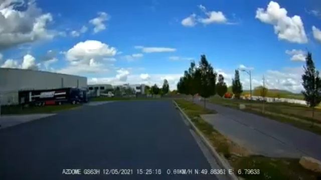 Водитель Гиртеки 30 минут не может стать под рампу / The Driver Of Girteka Cannot Get Under The Ram