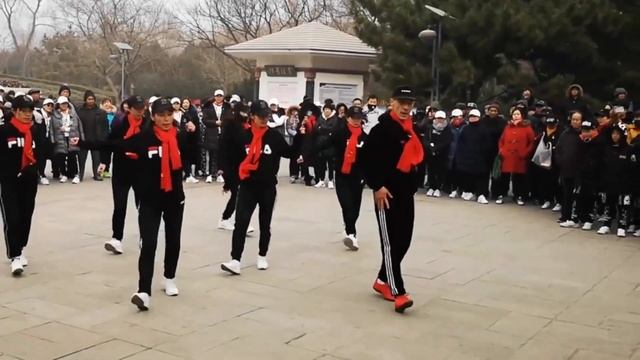 ?56岁的魏佳又飘全场?带弟子们飞舞轻云蔽月?让你心情舒畅?乐在其中? смотреть онлайн
