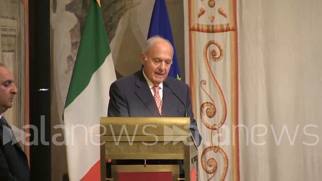 Savona: "Ue deve rivedere il concetto di aiuti di Stato" смотреть онлайн