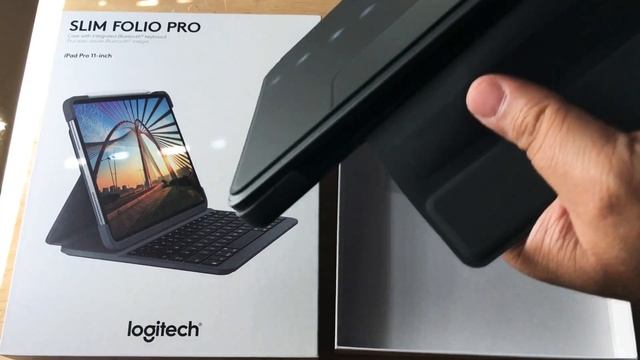 Logitech Slim Folio Pro iPad Pro 11” Backlit Keyboard Unboxing 5-21-20 смотреть онлайн