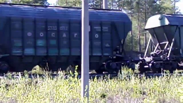 Электровоз 2ЭС5К 409 с грузовым поездом ст. Надвоицы. смотреть онлайн