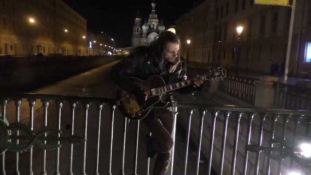 Умирающий лебедь. Автор и исполнитель - Юрий Бобро. Санкт-Петербург Итальянский мост 2016 смотреть онлайн