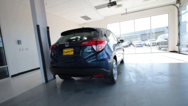 2017 Honda HR-V LX | Deep Ocean Pearl | HG700143 | Seattle | Sumner | смотреть онлайн