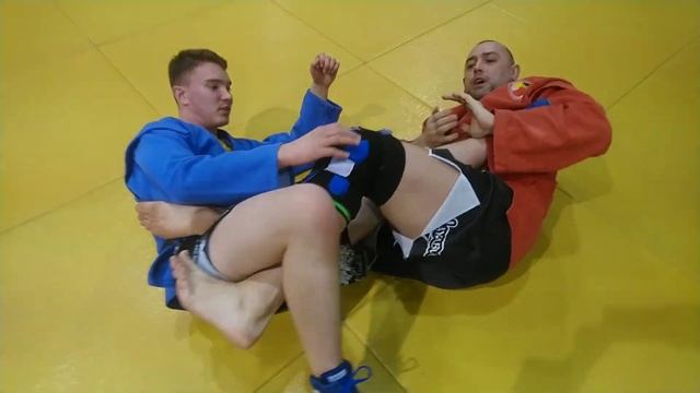 Иманари ролл в Боевом самбо. Болевой на колено в ММА и Боевом самбо. смотреть онлайн