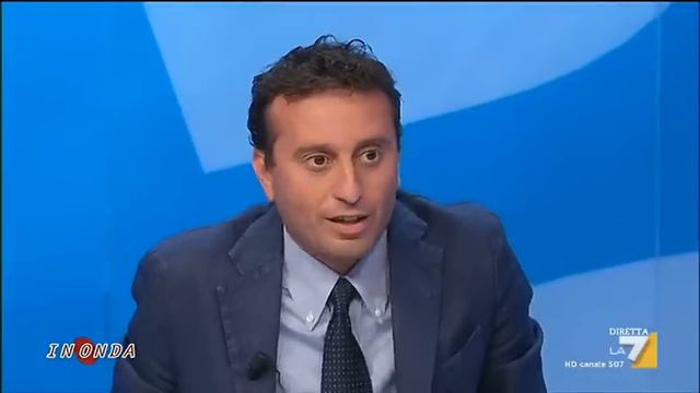 Vittorio Feltri: 'Che ca**o me ne fotte a me degli immigrati? Ma la gente ne ha piene le balle' смотреть онлайн