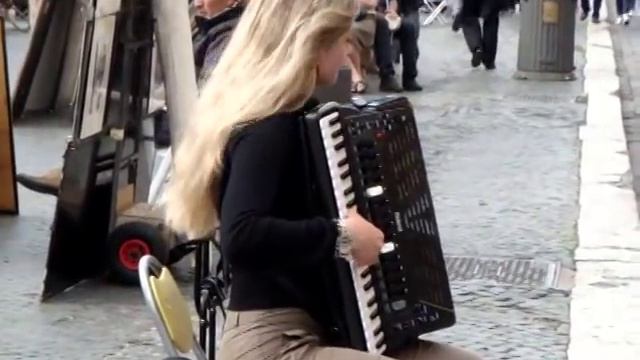 Accordion Girl of Rome смотреть онлайн