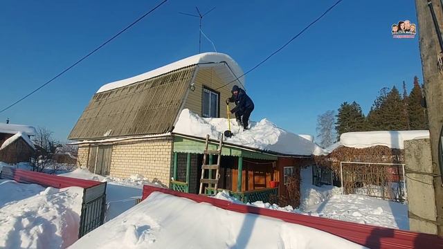 ВЛОГ! Снега в этом году навалило будь здоров!!!🤪/Но мы справились так сказать с божьей помощью!!!😉💪 смотреть онлайн