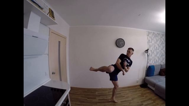 Тренировка дома / Тхэквондо / упражнения, которые помогут прокачать навык ударов в голову смотреть онлайн