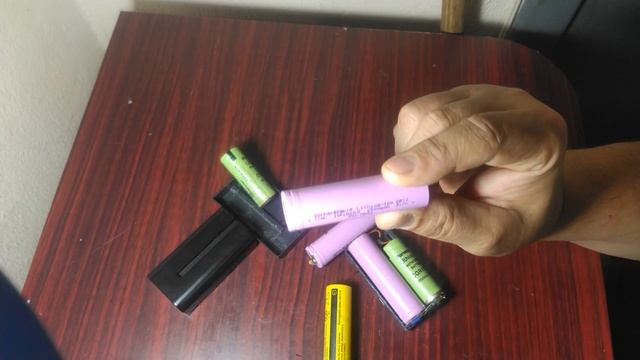 consertar, reparar e ou fazer upgrade da bateria original Sony np-f330... vídeo 2/3 смотреть онлайн