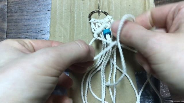 DIY Boho Chic Macrame Keychain // How To Crochet A Macrame Keychain смотреть онлайн