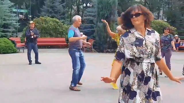 А ТЫ КРАСОТКА ???ХАРЬКОВ ТАНЦЫ 29.07.2023 смотреть онлайн