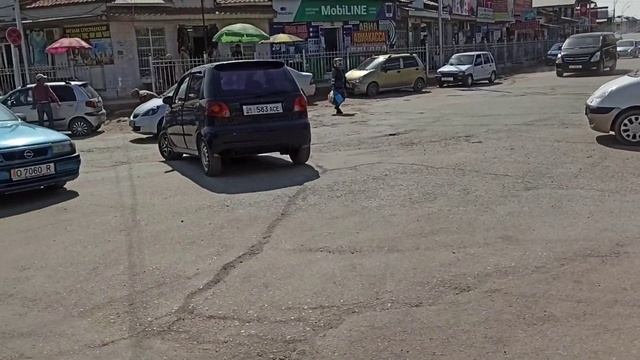 Араван: Айдоочулар жүргүнчүлөргө, жүргүнчүлөр айдоочуларга тоскоолдук жараткан көчө качан оңолот? смотреть онлайн