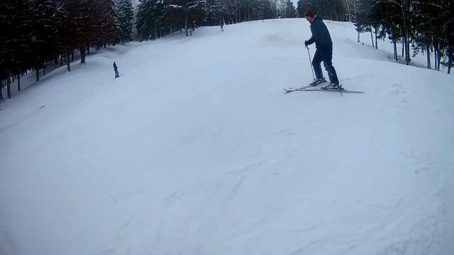 СПУСК С ГОРЫ НА ГОРНЫХ ЛЫЖАХ ЛАТВИЯ Гайзинькалнс LATVIJA Ski Gaiziņkalns 2018-2019 freeride смотреть онлайн