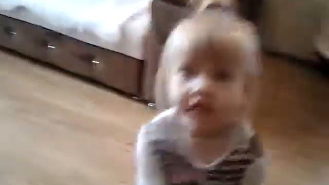 Сейчас в квартире холодно, вот и танцуем чтобы согреться смотреть онлайн