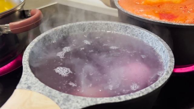 КРАШУ ЯЙЦА НА ПАСХУ ЦВЕТНЫМИ ГАЗИРОВКАМИ смотреть онлайн