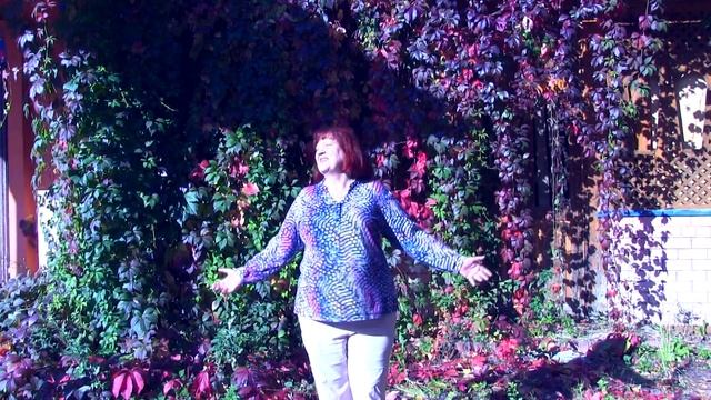 "СКЛОНИЛАСЬ БЕРЁЗКА НАД РЕЧКОЙ..." - Раиса Криницкая читает свои стихи смотреть онлайн