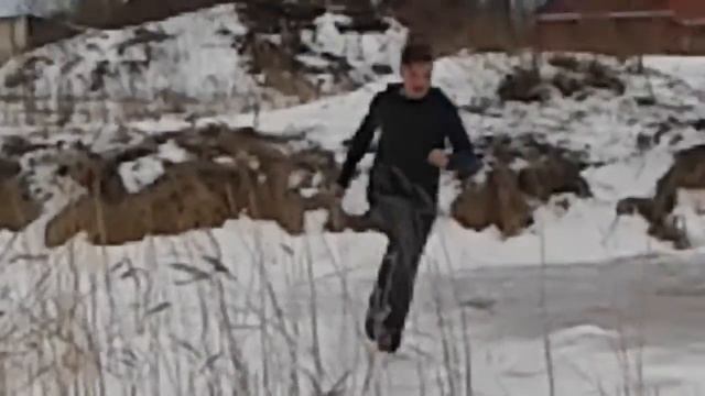 Босиком зимой !!! По льду !!!! Лёд треснул!!!! смотреть онлайн