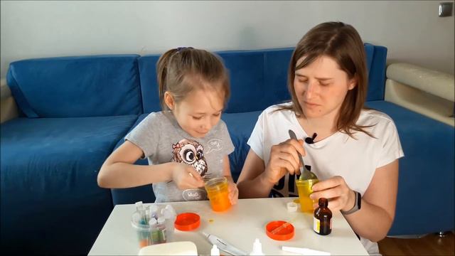 Делаем слайм сами вместе с мамой // пробуем не залипнуть смотреть онлайн