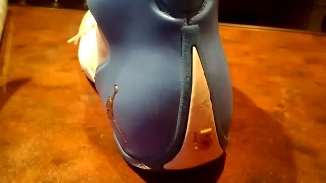 Реставрация кроссовок - пожелтевшая подошва / Sneakers restoration - yellowing soles смотреть онлайн