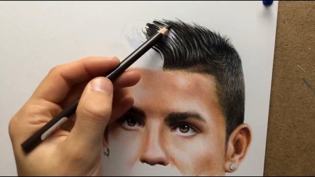 Drawing Cristiano Ronaldo. Time-lapse video (Портрет Криштиано Роналдо цветными карандашами) смотреть онлайн