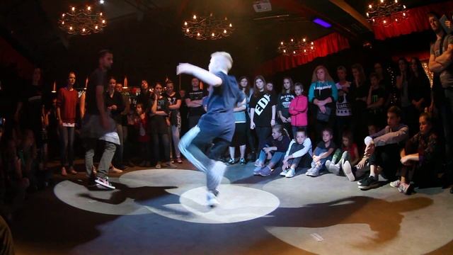 SHOW YOUR DANCE V | HOUSE BEGINNERS | 1/2 | Nikiname vs Жека-робот | Round 2 смотреть онлайн