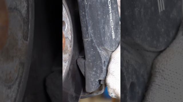 Замена тормозных колодок на Porsche Macan смотреть онлайн