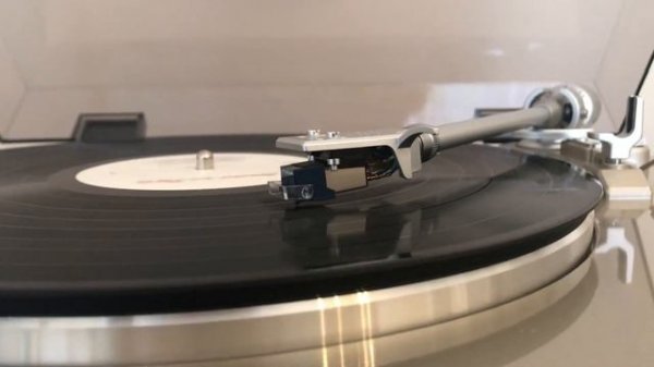 Denon DP-300F - MoFi Preamp - Bowers&Wilkins 685 S2 - Dalida