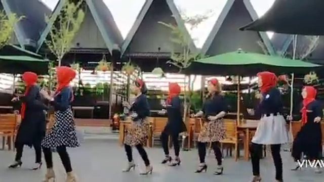 Quedate Bachata - line dance by Duma Kristina dan Lily Kho смотреть онлайн
