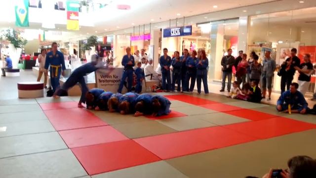 Vorführung im City Center Langenhagen смотреть онлайн