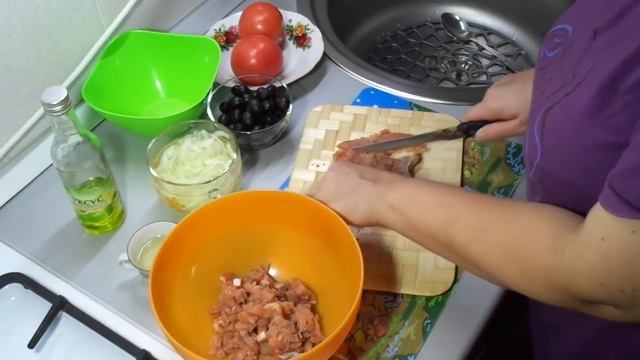 Амурский салат с красной рыбой / Salad with chum смотреть онлайн