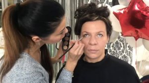 Бесплатный видеоурок. Возрастной Макияж для брюнетки . Нависшая складка века. Сам себе визажист