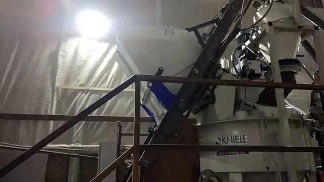 Работа скипового подъемника на заводе самоуплотняющегося бетона смотреть онлайн