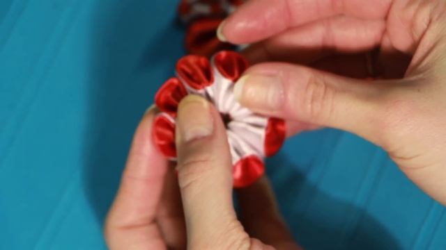 Двойная зефирка "Канзаши". Канзаши мастер - класс.Double flower ribbons. смотреть онлайн