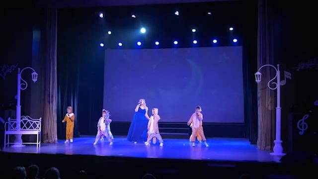 Поющие Волшебники Спят усталые игрушки, соло Л.Малофеева смотреть онлайн