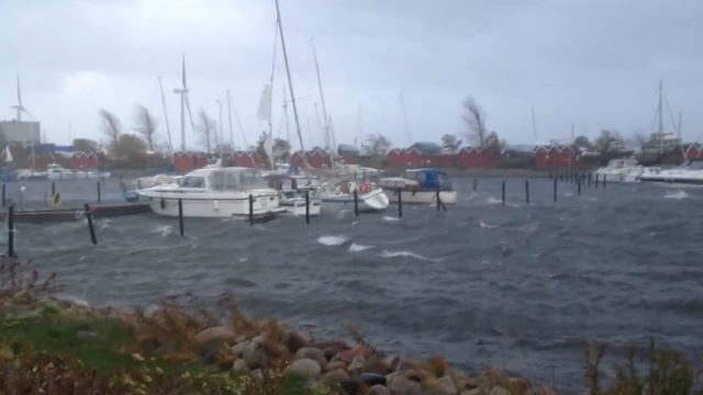 THE STORM ALLAN - Wind speed 32 - 40m/s , Force 11. Oct28 - 2013 hurricane, extreme weather powerfu смотреть онлайн