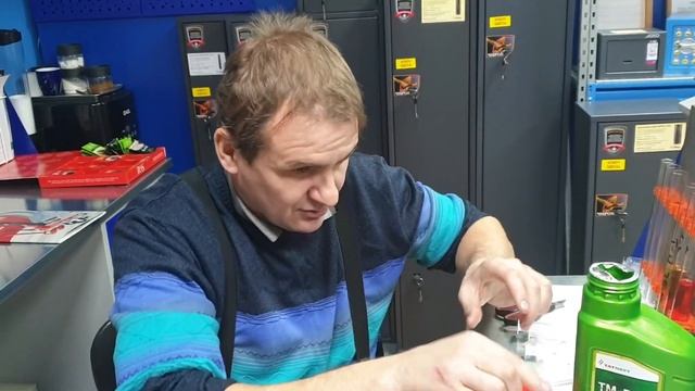 Батл трансмиссионок!!! И проверка текучести АМГ-10! смотреть онлайн