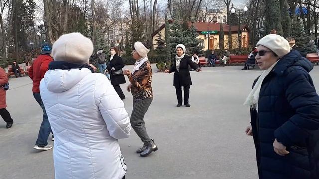 Какими раньше были мы!!!Танцы в парке Горького,март 2021. смотреть онлайн