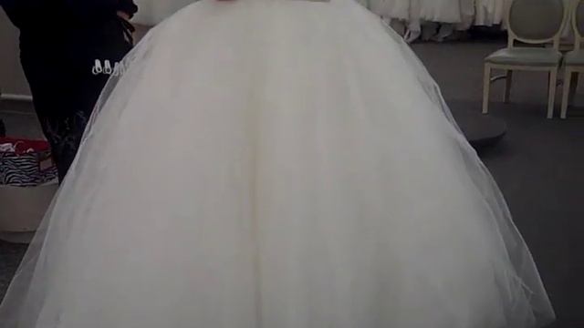 Review of Vera Wang's David's Bridal Collection смотреть онлайн