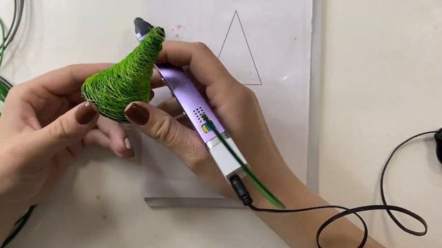 Рисуем 3D ручкой: простая объёмная ёлочка смотреть онлайн